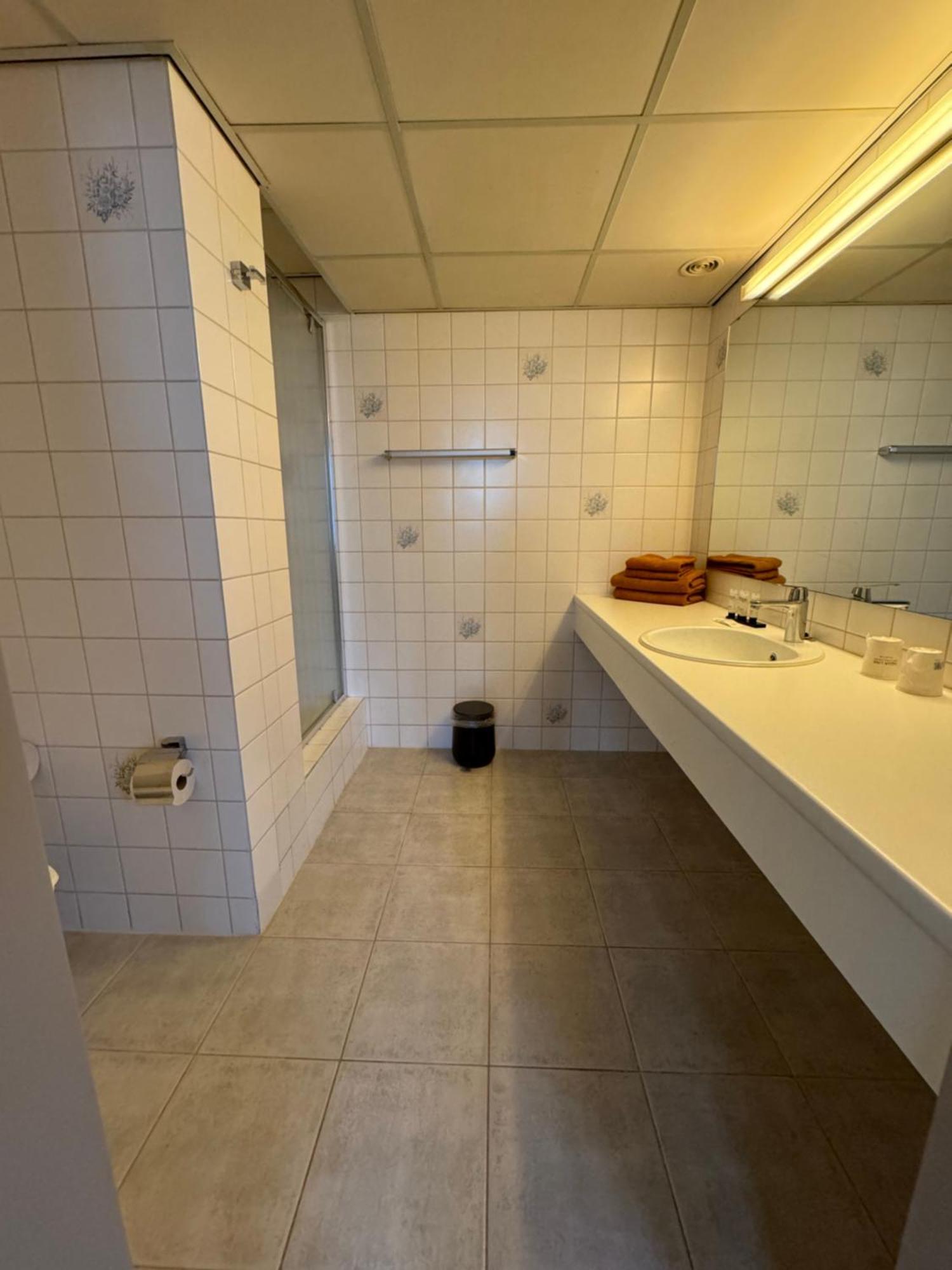 Bed and Breakfast Ouwe Schuure Слёйс Экстерьер фото