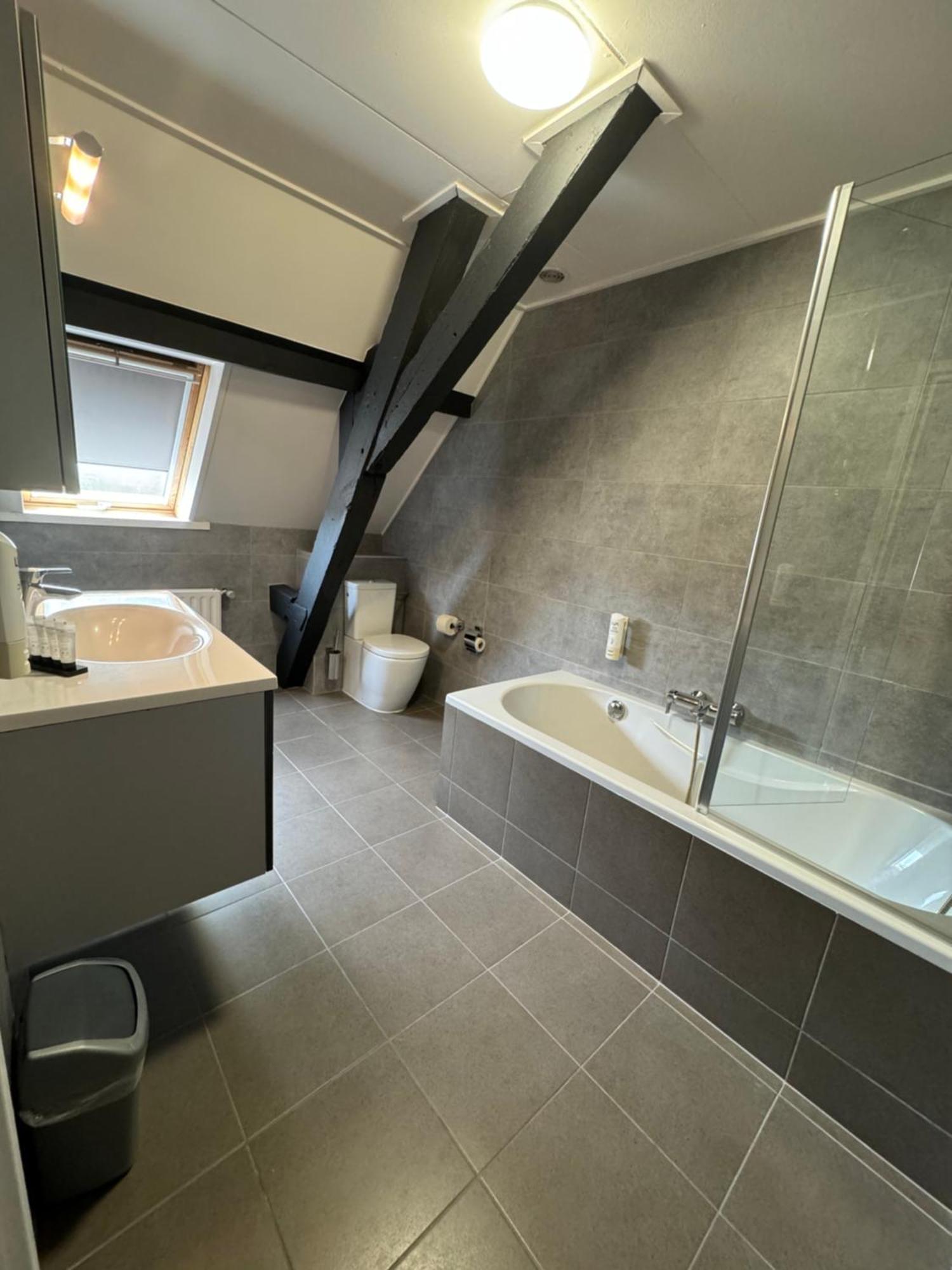Bed and Breakfast Ouwe Schuure Слёйс Экстерьер фото