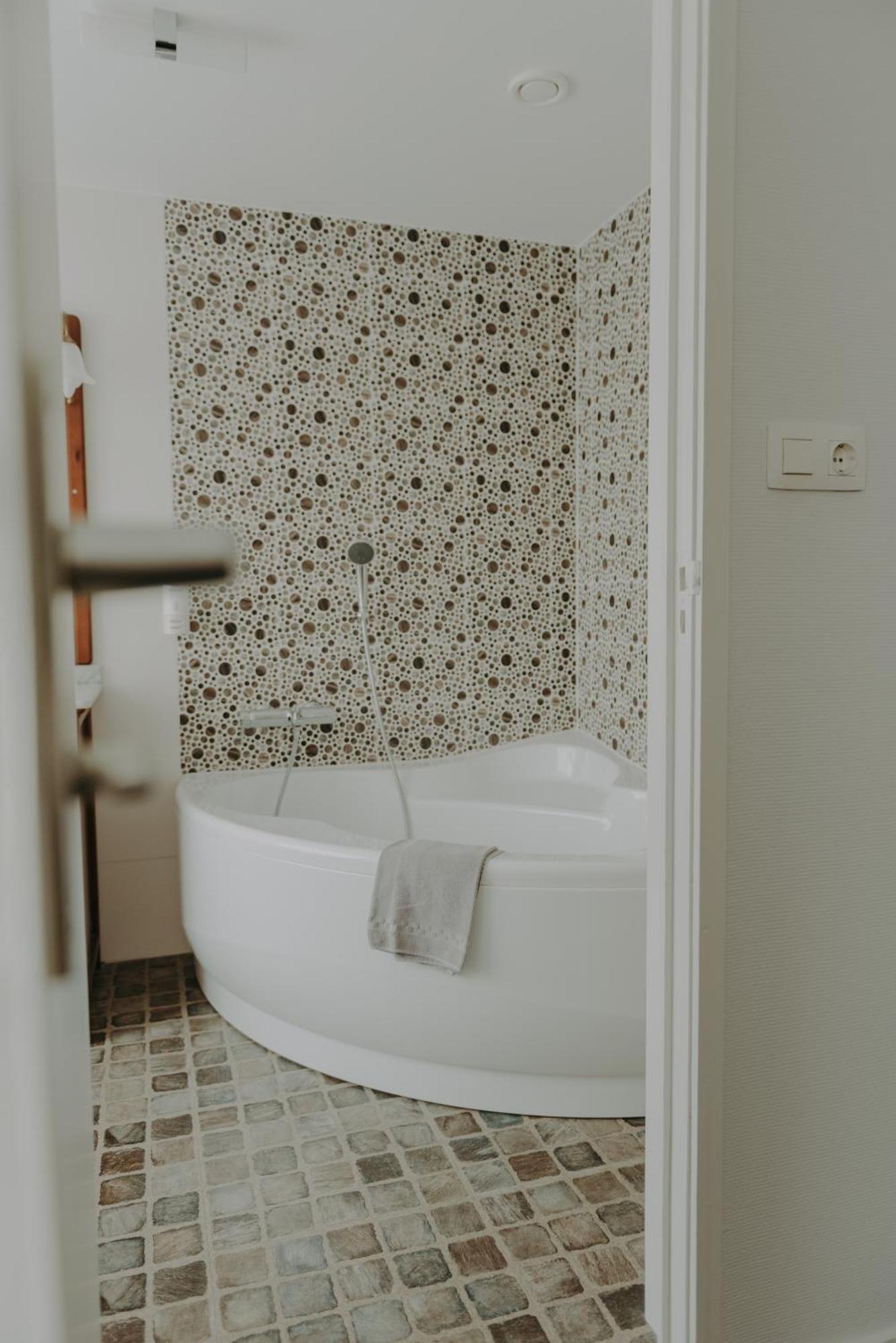 Bed and Breakfast Ouwe Schuure Слёйс Экстерьер фото