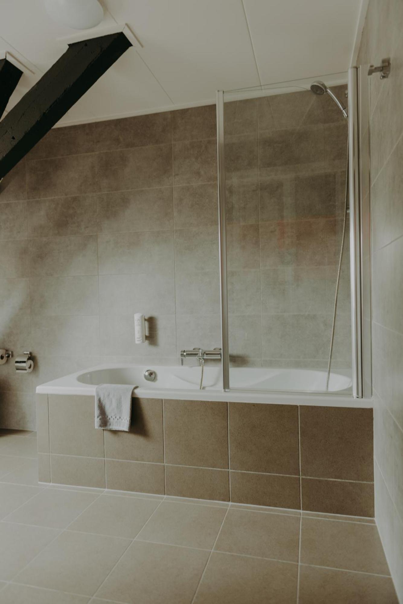 Bed and Breakfast Ouwe Schuure Слёйс Экстерьер фото