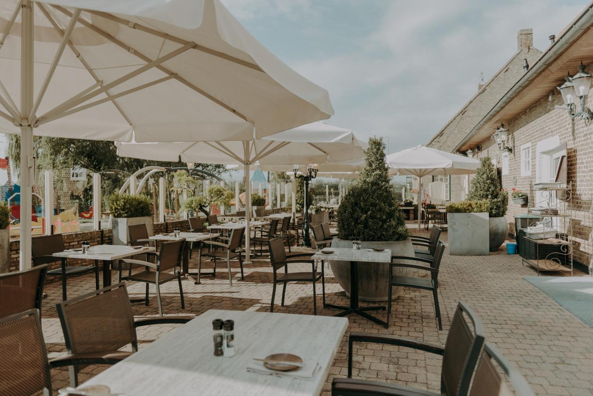 Bed and Breakfast Ouwe Schuure Слёйс Экстерьер фото